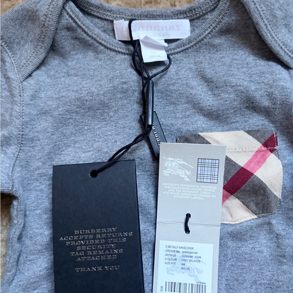 Burberry Gray Baby Set with Checkered Detail. NIB. 9 months. - Picture 5 of 7